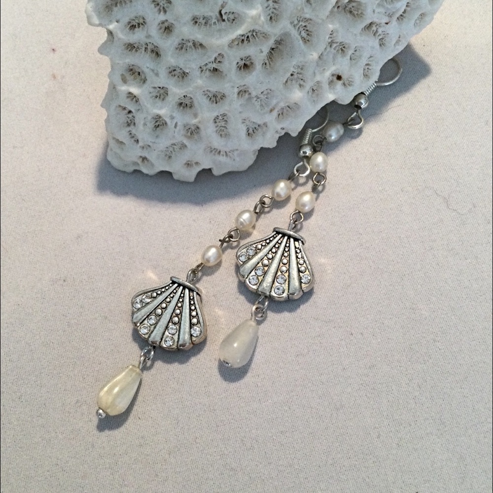 SALE💕Beach Earrings, Scallop Rhinestone Earrings - Picture 8 of 13